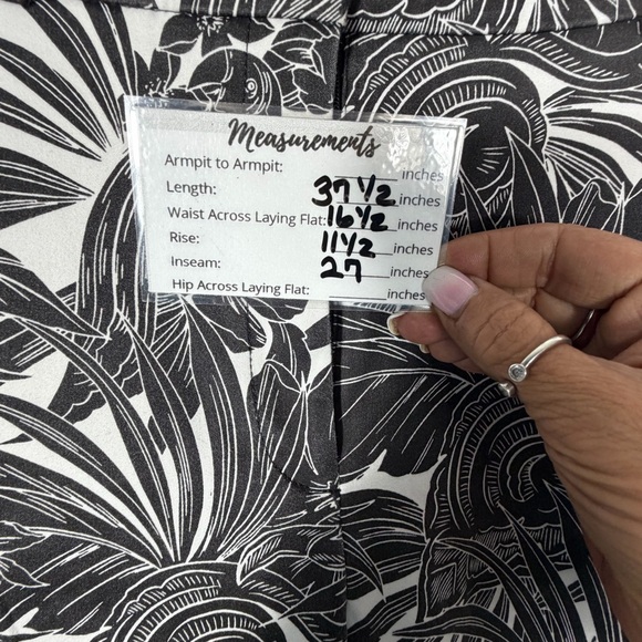 White House Black Market “Wild Side” Black & White The Slim Ankle Pants. Size 12 - Picture 16 of 16